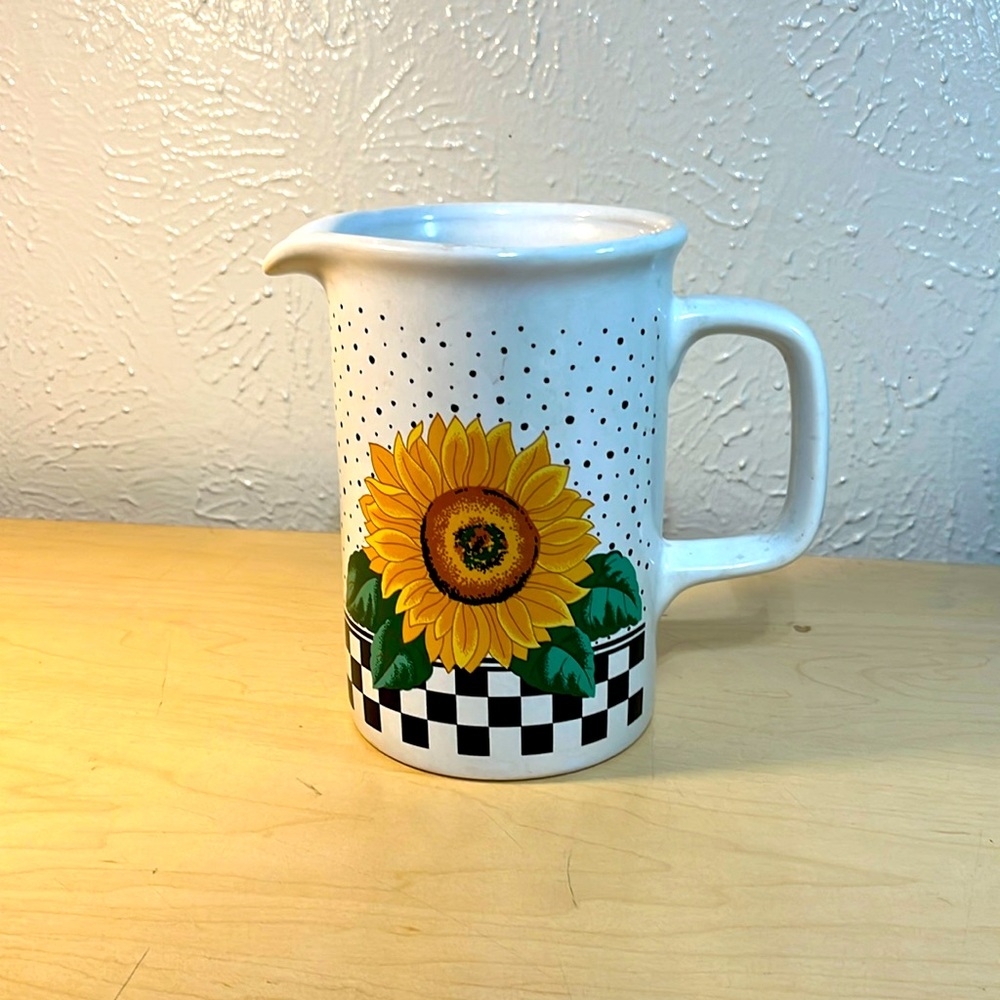 Sunny table tops unlimited pitcher 6.75 inches tall 4.50 inches across